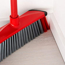 Carica l'immagine nel visualizzatore di Gallery, Vileda 3Action Scopa per Interni, con 3 Diverse Setole, Cattura Rosso-grigio