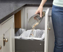 Carica l'immagine nel visualizzatore di Gallery, BLACK+DECKER NVC215W NVC215W-QW, Aspirabriciole 10.8 W/H, 7.2 V, Azzurro