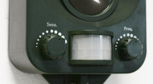 Carica l'immagine nel visualizzatore di Gallery, PestBye Repellente per Gatti - Scaccia (Batterie) Batterie - Ilgrandebazar