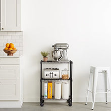 Carica l'immagine nel visualizzatore di Gallery, AmazonBasics - Scaffalatura a 3 ripiani, su rotelle, Nero