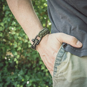 Steinbock7, braccialetto paracord regolabile con chiusura 23 cm, Army-Green