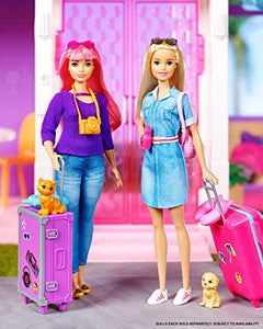 Barbie in Viaggio, Bambola Bionda con Cucciolo, Valigia che si Apre, Adesivi... - Ilgrandebazar