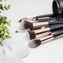 Carica l'immagine nel visualizzatore di Gallery, Niré Artistry kit: pennelli make up, Beauty Blender, Rosa Dorato - Ilgrandebazar
