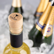 Carica l'immagine nel visualizzatore di Gallery, 200pz. Tappi corona con bidul Medusa Ø 29 mm. BREVETTO ANTIRUGGINE adatti all'imbottigliamento di vino fermo, frizzante e spumante + Omaggio 2 tappi fungo per richiudere le bottiglie (Rosso)