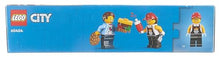 Carica l&#39;immagine nel visualizzatore di Gallery, LEGO City Furgone degli Hamburger Giocattolo, Veicolo da Costruire per Bambini e Bambine da 5 Anni in su, Camion Food Truck con Accessori per Cucinare e 2 Minifigure, Regalo Divertente 60404