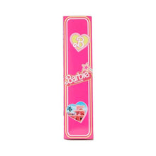 Carica l&#39;immagine nel visualizzatore di Gallery, Barbie The Movie - Margot Robbie, bambola del film Barbie da collezione con abito vintage a quadretti rosa e bianco e collana con margherita, giocattolo per bambini, 3+ anni, HPJ96