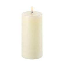 Carica l'immagine nel visualizzatore di Gallery, UYUNI Lighting - Candela a LED PILLAR 7,8 x 15 cm, colore: Avorio