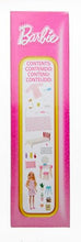 Carica l&#39;immagine nel visualizzatore di Gallery, Barbie - Set Camera da letto di Barbie, include una bambola in pigiama rosa e pantofole, un gattino, letto, specchiera e comodino, 20+ accessori a tema, giocattolo per bambini, 3+ anni, HPT55