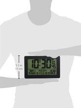 Carica l'immagine nel visualizzatore di Gallery, TFA Dostmann Orologio digitale radiocontrollato da parete, 60.2557.01, con allarme, ampio display, con indicazione della temperatura, data, giorni della settimana anche in italiano
