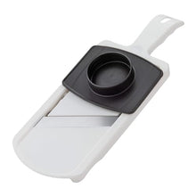 Carica l&#39;immagine nel visualizzatore di Gallery, Fackelmann Mandolina Affetta Verdure una lama regolabile in acciaio Inox, dotato di paradito Permette di fare fette spesse da 1 a 6 mm Dimensioni 32x12x3,5 cm