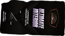 Carica l'immagine nel visualizzatore di Gallery, Pulisce la tappezzeria in tessuto e Alcantara per sedili e tappetini dell'auto, Detergente per interni auto Nuovo profumo - BassMotor Ultimate Interior 500ml + Spazzola