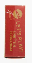Carica l'immagine nel visualizzatore di Gallery, Mattel Games UNO, l'iconico gioco di carte per tutta la famiglia in confezione di metallo da collezione, 112 carte riciclabili per serate di gioco e feste tra amici, giocattolo, 7+ anni, HGB63