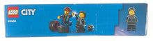 Carica l&#39;immagine nel visualizzatore di Gallery, LEGO City Auto da Corsa e Trasportatore, Macchina e Camion Giocattolo per Bambini e Bambine da 6 Anni, Veicolo da Costruire con Rampa Funzionante, Minifigure del Pilota e del Camionista 60406