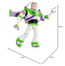 Carica l'immagine nel visualizzatore di Gallery, Disney Store Action figure parlante interattiva di Buzz Lightyear di Toy Story, 30 cm/11", con più di 10 frasi in inglese, interagisce con altri personaggi e giocattoli, luci laser, età 3+