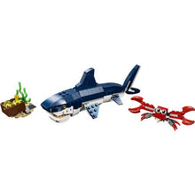 Carica l&#39;immagine nel visualizzatore di Gallery, LEGO Creator Creature degli Abissi, Set 3 in 1 con Animali Giocattolo Marini da Costruire come Squalo, Calamaro, Granchio e Rana Pescatrice, Giochi per Bambini e Bambine da 7 Anni, Idee Regalo 31088