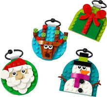 Carica l'immagine nel visualizzatore di Gallery, LEGO Selezione di Decorazioni di Natale - Gioco con 4 Addobbi da Appendere tra cui Babbo Natale, Pupazzo di Neve e Renna - Attività per la Famiglia - Regalo Natalizio per Bambine e Bambini 6+ - 40744