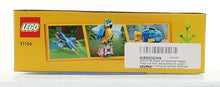 Carica l&#39;immagine nel visualizzatore di Gallery, LEGO Creator Pappagallo Esotico, Set 3 in 1 con Pesce e Rana, Animali Giocattolo da Costruire, Giochi Creativi per Bambini e Bambine da 7 Anni in su con Figure della Giungla, Idee Regalo 31136