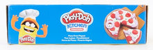 Carica l&#39;immagine nel visualizzatore di Gallery, Play-Doh Kitchen Creations - La Pizzeria, playset con 6 vasetti di Pasta modellabile e 8 Accessori