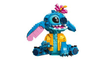 Carica l&#39;immagine nel visualizzatore di Gallery, LEGO Disney Stitch, Gioco di Fantasia per Bambine e Bambini da 9 Anni in su, Personaggio con Parti Mobili, Camicia e Cono Gelato da Costruire, Giocattolo Fantasy, Idea Regalo Divertente dal Film 43249