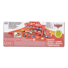 Carica l'immagine nel visualizzatore di Gallery, Mattel Disney Pixar CARS - Mack Mini Racers Trasportatore, include mini veicolo die-cast di Saetta McQueen, trasporta fino a 18 mini veicoli da corsa, giocattolo per bambini, 4+ anni, GNW34