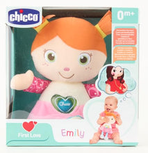 Carica l'immagine nel visualizzatore di Gallery, Chicco - Gioco Emily Prima Bambola, Pupazzo con Materiali Morbidi e Imbottitura, Sonaglio, Lavabile in Lavatrice, 0 Mesi+