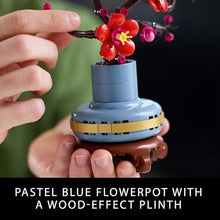 Carica l&#39;immagine nel visualizzatore di Gallery, LEGO Icons Albicocco Giapponese, Fiore Finto Artificiale da Costruire per Adulti, Decorazione Floreale per Casa dalla Botanical Collection, Idea Regalo per Donna, Uomo, Lei o Lui, Hobby Creativo 10369