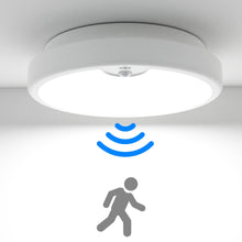 Carica l'immagine nel visualizzatore di Gallery, Plafoniera LED Soffitto a Batteria con Sensore di Movimento, Lampada 6000K Plafoniere 18CM Luce per Scale, Armadio, Ripo
