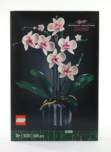 Carica l&#39;immagine nel visualizzatore di Gallery, LEGO Icons Orchidea, Set Collezione Botanica Piante Artificiali, Modellino da Costruire con Fiori Finti, Kit Modellismo per Adulti, Idee Regalo per Donna o Uomo, Moglie o Marito, Hobby Creativi 10311