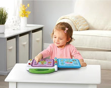 Carica l'immagine nel visualizzatore di Gallery, VTech Il Mio Primo Libro Illustrato - Le Mie Prime 100 Parole, Libro Bilingue per Bambini, Libro Sensoriale in Italiano e Inglese, Libro Neonato con 3 Modalità, Batterie Incluse, 18 Mesi - 4 Anni