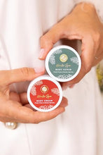 Carica l&#39;immagine nel visualizzatore di Gallery, Accentra – Calendario dell’Avvento Beauty 2025 con 24 prodotti per il benessere e la cura del corpo per donne con lozione corpo, sali da bagno, sapone, bomba da bagno, candela profumata e molto altro