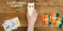 Carica l&#39;immagine nel visualizzatore di Gallery, Asmodee - Throw Throw Burrito - Divertente Gioco da Tavolo, con Due Burrito Squishy, 7+ Anni, 2-6 Giocatori, Edizione in Italiano