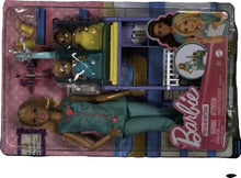 Carica l&#39;immagine nel visualizzatore di Gallery, Barbie Carriere Playset Pediatra Bambola, 2 Neonati e Accessori, Giocattolo per Bambini 3+ Anni, GKH23
