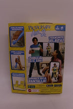 Carica l'immagine nel visualizzatore di Gallery, Mattel GamesPictionary Air 2, Gioco Divertente per disegnare in Aria e Guardare la Propria creazione apparire sullo Schermo, Giocattolo per Famiglie, Adulti e Bambini 6+ Anni, HNT74