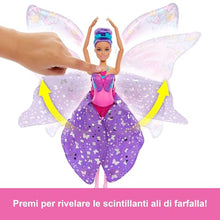Carica l&#39;immagine nel visualizzatore di Gallery, Barbie - Ali Scintillanti, Bambola dai Capelli Viola, trasformazione 2 in 1 da Ballerina a Farfalla con Ali apribili, Cerchietto e tutù Rimovibile Inclusi, Giocattolo per Bambini, 3+ Anni, HXJ10