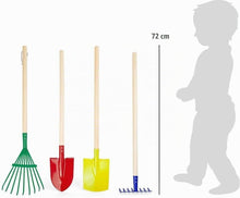 Carica l'immagine nel visualizzatore di Gallery, 10838 Set di attrezzi da giardinaggio variopinti small foot, in legno e metallo, rastrello, pala, vanga e forca, a partire da 3 ann (include 4 dispositivi)