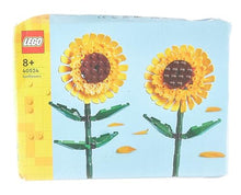 Carica l&#39;immagine nel visualizzatore di Gallery, LEGO Girasoli Set di Fiori Finti per Bambine e Bambini da 8 Anni, Bouquet da Esporre come Accessorio per la Camera da Letto o come Decorazione di Casa, Regalo per Ragazza, Ragazzo, Lei o Lui 40524