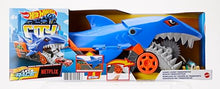 Carica l&#39;immagine nel visualizzatore di Gallery, Hot Wheels -PlaySet Trasportatore Squalo Divoratore con Macchinina, Giocattolo per Bambini 4+ Anni, GVG36
