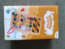 Carica l'immagine nel visualizzatore di Gallery, YIKANWEN Montessori Busy Board giocattolo da 1 2 3 anni, giocattolo in legno con musica e 10 LED interruttore della luce, giocattolo educativo sensoriale per neonati e ragazzi a partire da 1 2 3 4