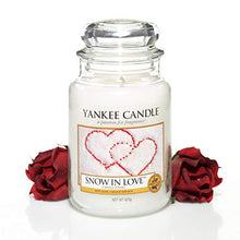 Carica l'immagine nel visualizzatore di Gallery, Yankee Candle Candela profumata in giara grande | Amore invernale | Durata Fino a 150 Ore