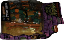 Carica l&#39;immagine nel visualizzatore di Gallery, Giochi Preziosi - Michelangelo Tartarughe Ninja Caos Mutante, Michelangelo in versione Action Figure Base Articolata da 12 cm, Personaggio con Armi da Combattimento, Per Bambini dai 4 anni