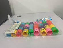 Carica l'immagine nel visualizzatore di Gallery, MOOING 36Pezzi Mini Smiley Spring,Molle Giocattolo per Bambini,Mini Molle Magiche,Rainbow Spirali Regalo,Giocattoli a Molla Arcobaleno per Festa Riempitivi Diverti,Verde,6 colori in totale（31*19*3.8）