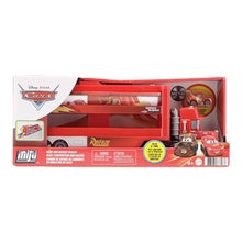 Carica l'immagine nel visualizzatore di Gallery, Mattel Disney Pixar CARS - Mack Mini Racers Trasportatore, include mini veicolo die-cast di Saetta McQueen, trasporta fino a 18 mini veicoli da corsa, giocattolo per bambini, 4+ anni, GNW34