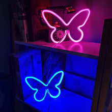 Carica l'immagine nel visualizzatore di Gallery, 2 pezzi di luce al neon a LED Insegne al neon a farfalla Luci notturne per la casa per la camera da letto dei bambini La