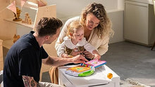 Carica l'immagine nel visualizzatore di Gallery, VTech Il Mio Primo Libro Illustrato - Le Mie Prime 100 Parole, Libro Bilingue per Bambini, Libro Sensoriale in Italiano e Inglese, Libro Neonato con 3 Modalità, Batterie Incluse, 18 Mesi - 4 Anni