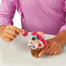Carica l'immagine nel visualizzatore di Gallery, Play-Doh, Kitchen Creations, La Caffetteria Super Colorata, playset con 20 Accessori e 8 vasetti di Pasta modellabile