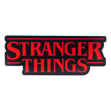 Carica l'immagine nel visualizzatore di Gallery, Lampada Logo Stranger Things, 30 cm (11,8") di Larghezza, Lampada da Parete o Scrivania con Alimentazione USB o a Batter