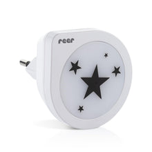 Carica l'immagine nel visualizzatore di Gallery, reer NightGuide Star, luce notturna a LED con sensore crepuscolare, luce bianca calda, risparmio energetico, per prese, 