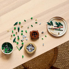 Carica l'immagine nel visualizzatore di Gallery, LEGO Botanicals Bambù del Buon Auspicio, Pianta Artificiale da Arredamento Interno con Vaso Finto, Decorazione di Casa o Ufficio, Idea Regalo per Donna, Uomo e Adulti dalla Botanical Collection 10344