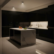 Carica l'immagine nel visualizzatore di Gallery, EDO Faretto da Soffitto Bianco GU10 80x80x95mm Quadrato LARKS - Plafoniera da Superficie Orientabili Moderna Spot Allumi