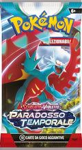 Carica l'immagine nel visualizzatore di Gallery, Confezione di buste dell’espansione Scarlatto e Violetto - Paradosso Temporale del GCC Pokémon (sei buste di espansione), edizione in italiano